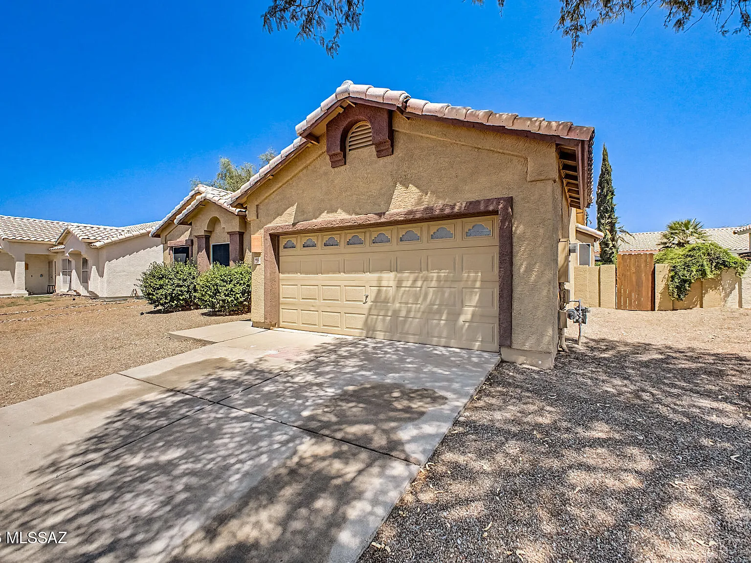 3 bed, 2.0 bath, 1445 sqft, $2,100 — Photo 4