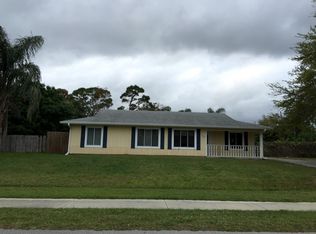 325 Periwinkle Dr, Sebastian, FL 32958