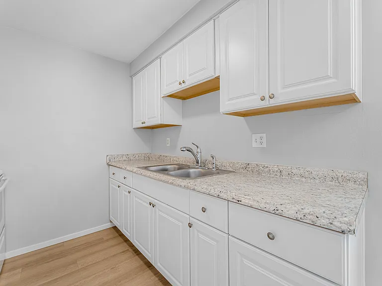 511 Avenue D #D — Photo 10