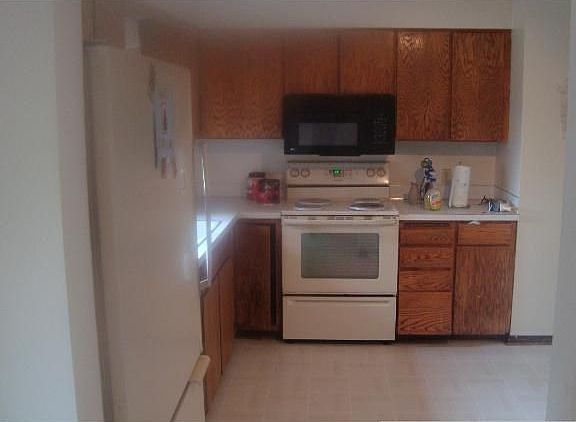 4th image of 1450 Carrie St