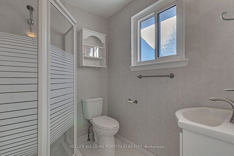 Ajax House for rent - 5 Bedrooms — photo 11