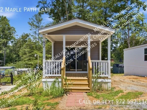 92 Maple Path Ln, Hendersonville, NC 28739