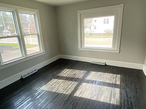 5th image of 230 E Maurer St