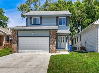 8205 Alpine Dr, Urbandale, IA 50322