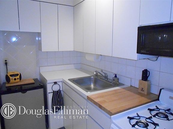 5th image of 16 E 80th St APT 1A