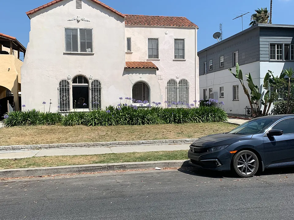 824 S Curson Ave #824