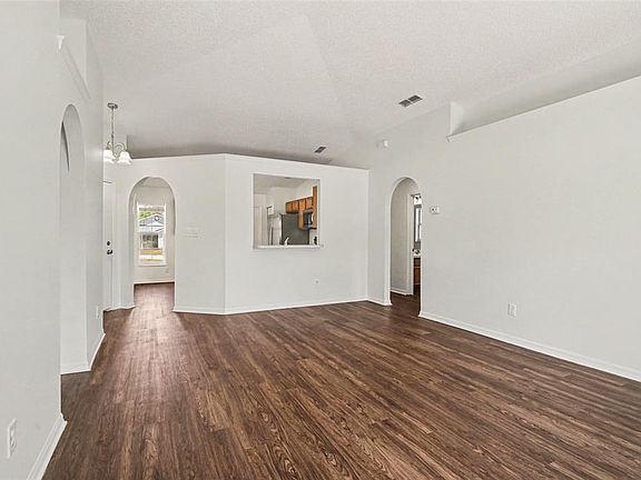 4th image of 700 Kenmoore Ct
