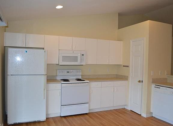4th image of 2851 NW 5th Ter