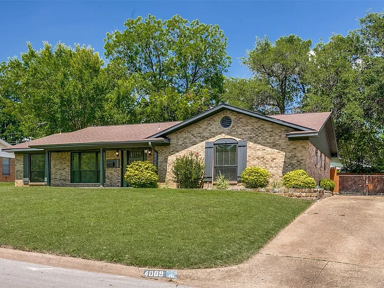4009 Twilight Dr S — Photo 2
