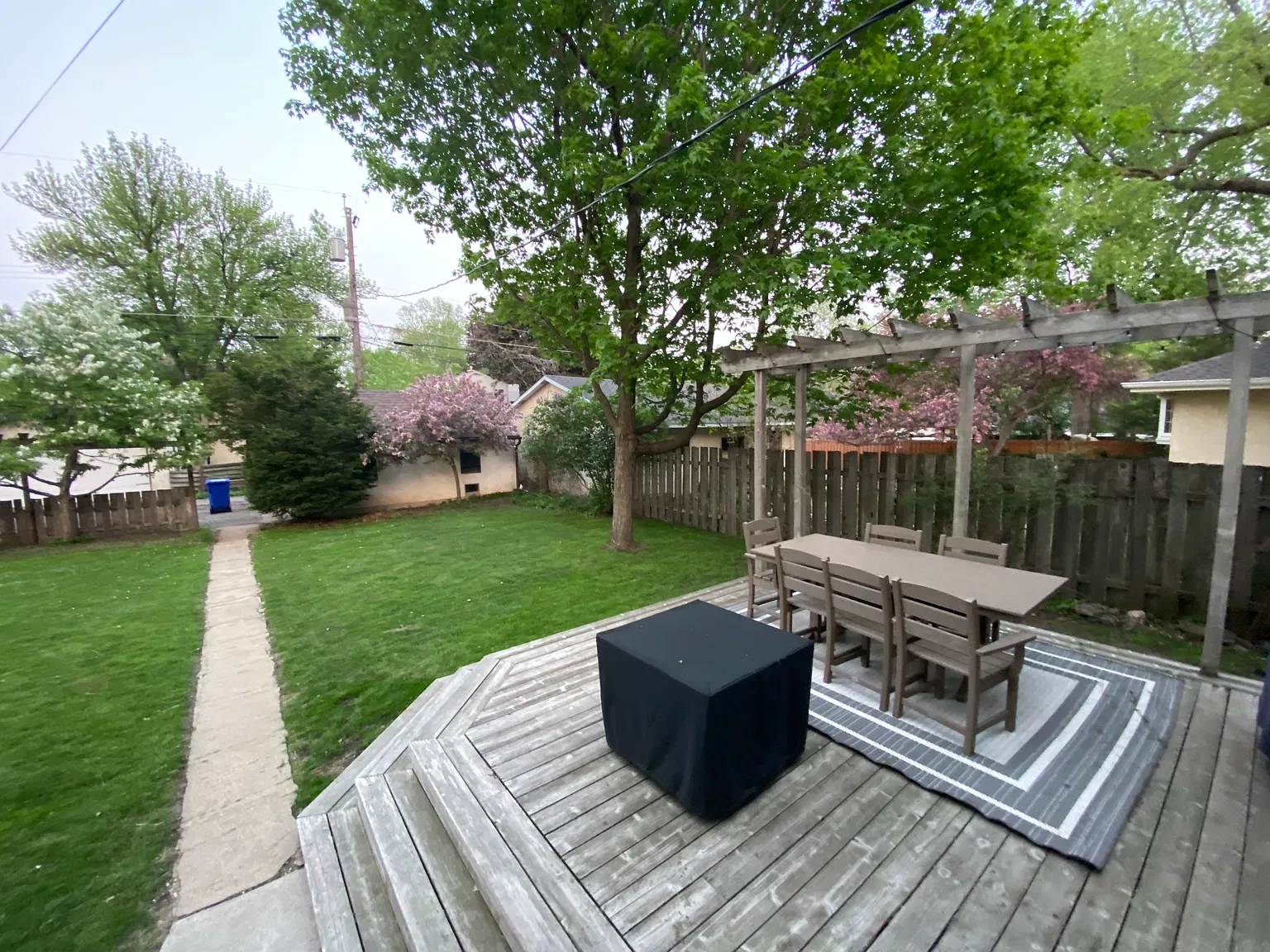 4 bed, 2.5 bath, 1900 sqft, $2,950 — Photo 2