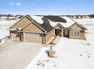 2768 Creekwood Cr Cir, Green Bay, WI 54311