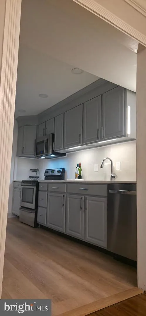 3 bed, 1.5 bath, 1200 sqft, $2,250 — Photo 2