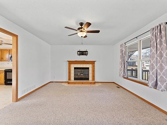 2nd image of 513 Nipper Ln