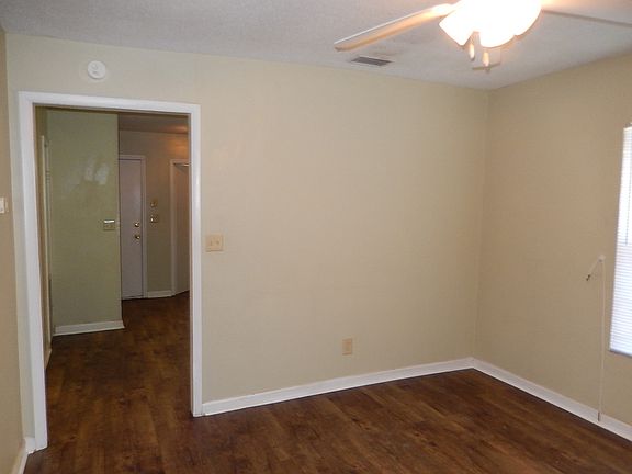 4th image of 217 N Chalk St