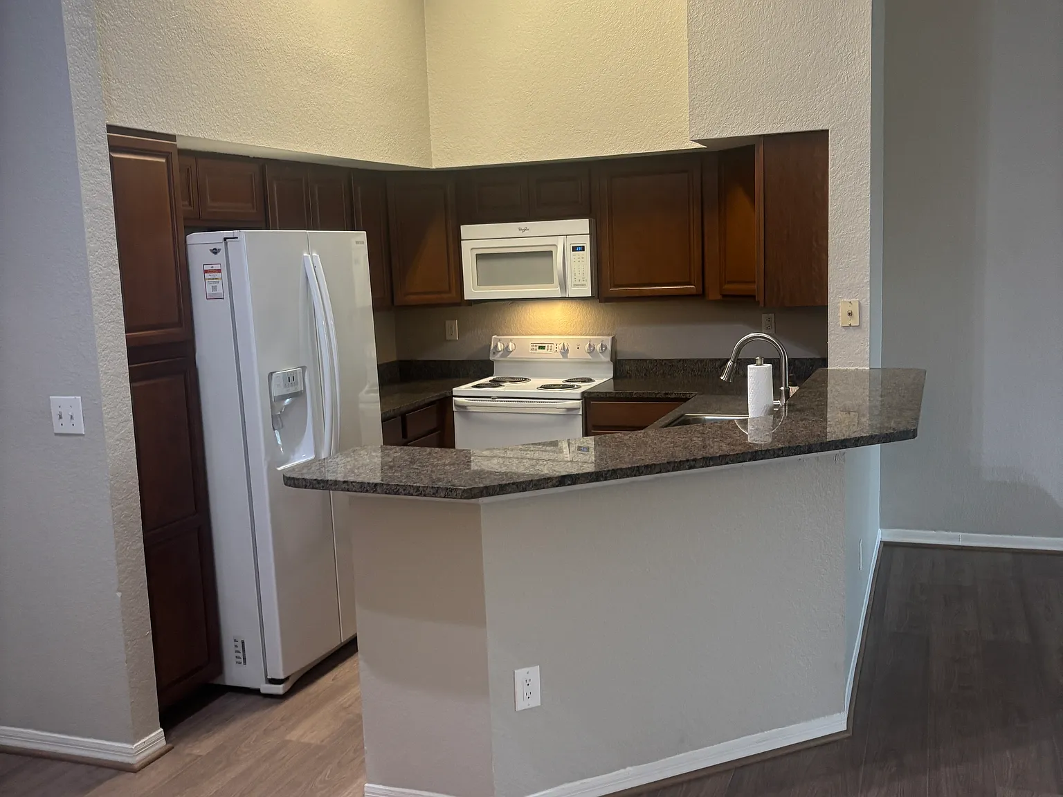 1 bed, 949 sqft, $1,600 — Photo 2