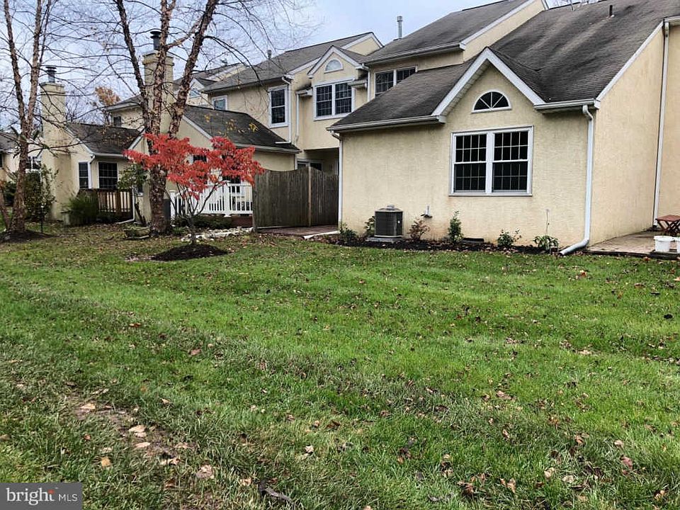2nd image of 805 Poplar Ct
