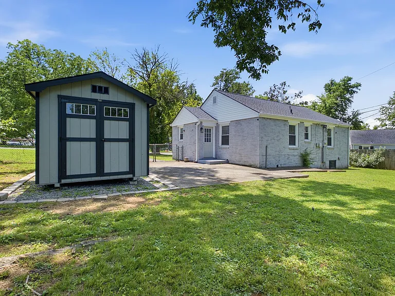 240 Ridgeway Dr — Photo 24