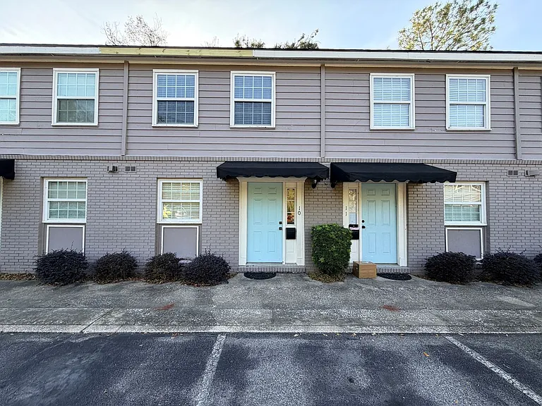 Center Town Condominiums — Photo 40