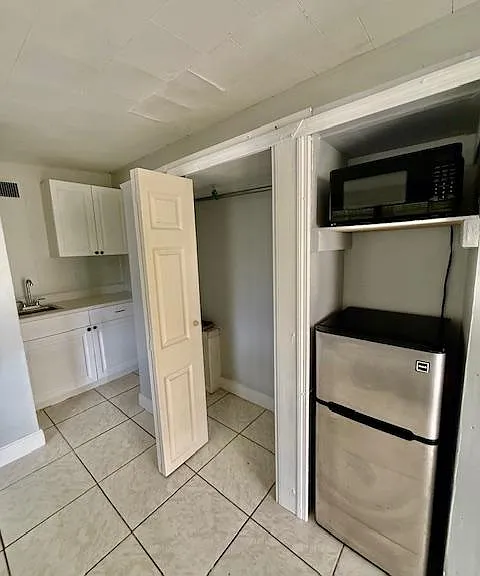 kitchenette & Closet