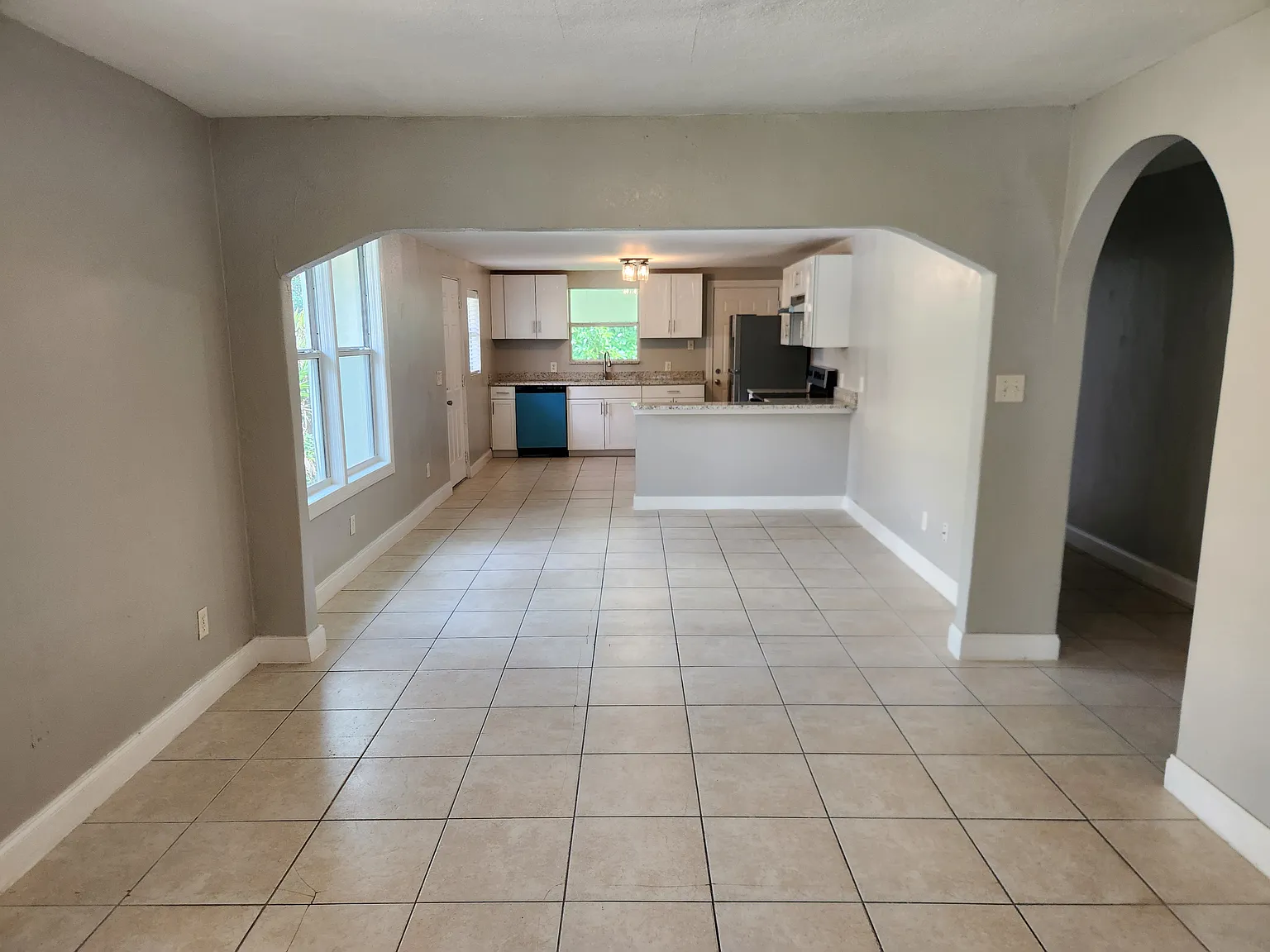 2 bed, 975 sqft, $1,850 — Photo 3