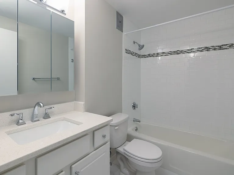 1 Stonehill Dr #4 — Photo 4