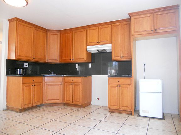3rd image of 2104 E 111th St