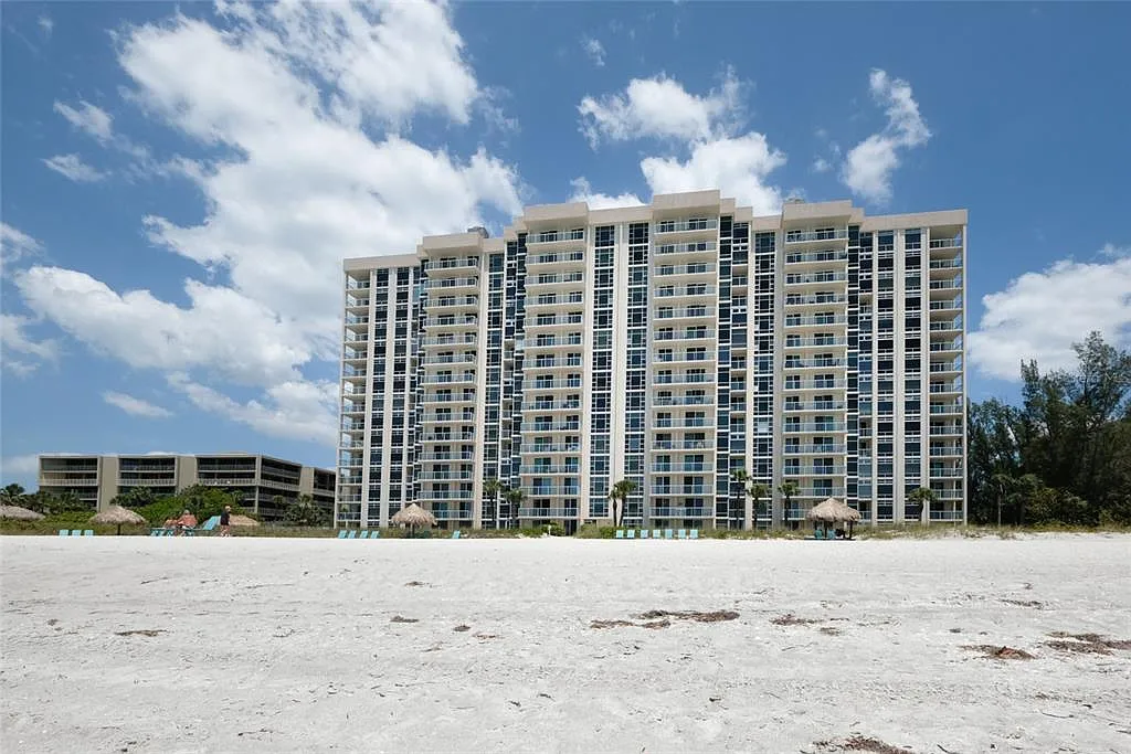 2 bed, 2.0 bath, 1470 sqft, $11,769 — Photo 3