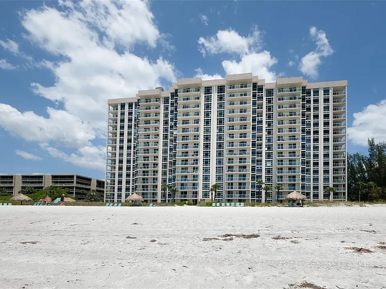 2425 Gulf Of Mexico Dr #7B — Photo 3
