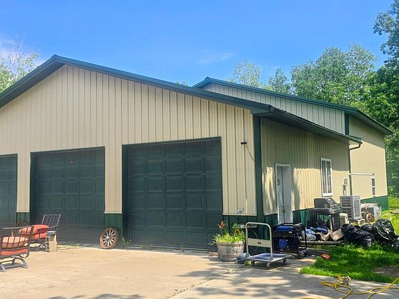 3rd image of 2846 Hawthorn Dr NW