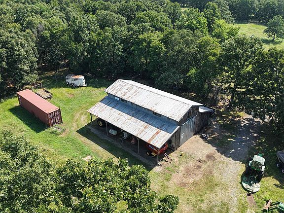 4th image of 312 Jackson County Rd #2