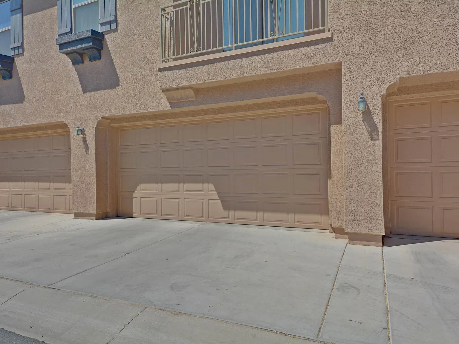 3 bed, 2.5 bath, 1534 sqft, $1,990 — Photo 2