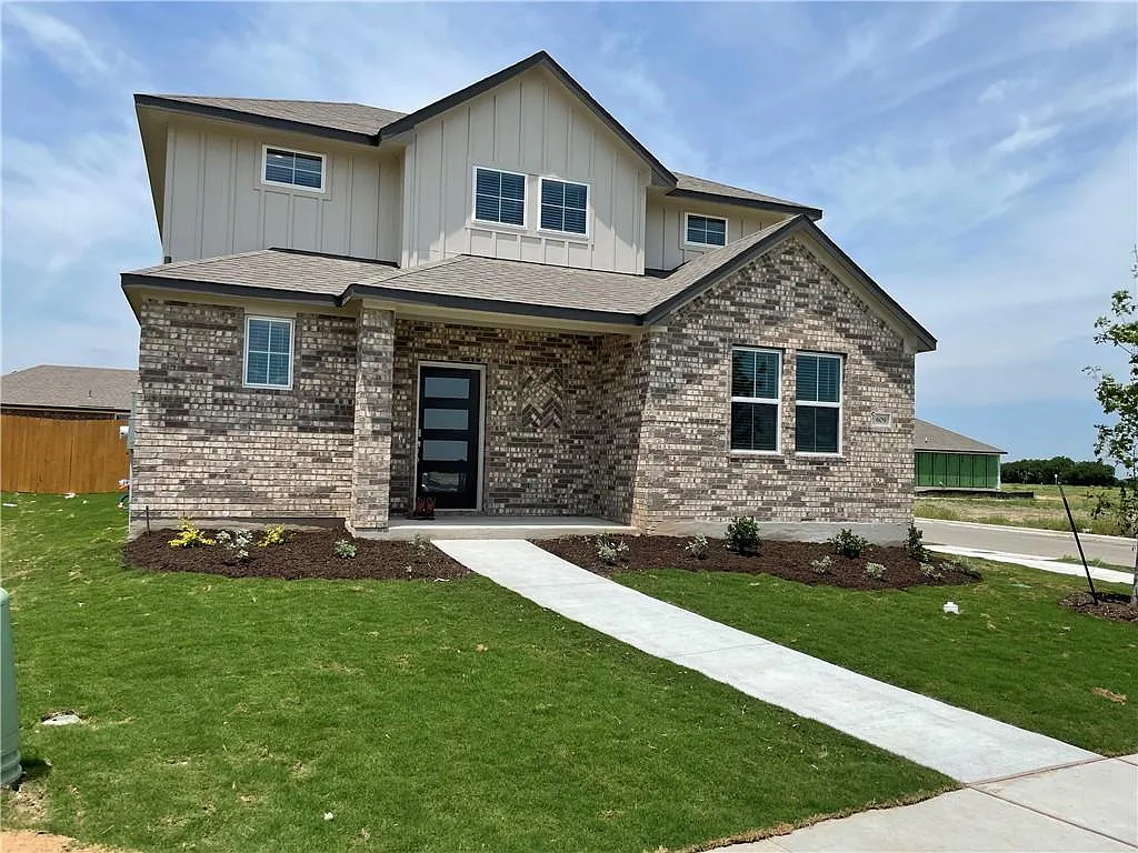 4 bed, 3.0 bath, 2220 sqft, $2,300 — Photo 4