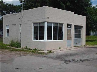 2nd image of 104 Rhey St