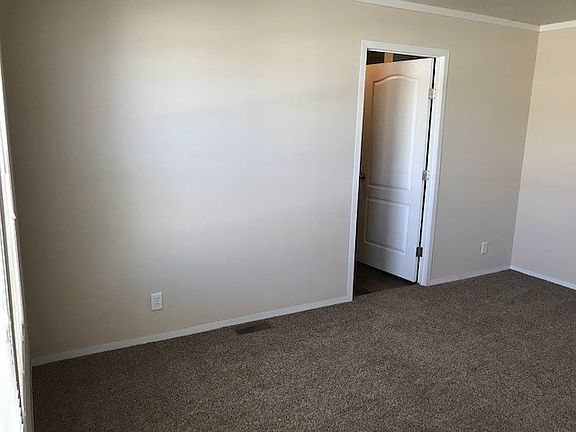 3rd image of 1132 Hunters Glen Blvd #81