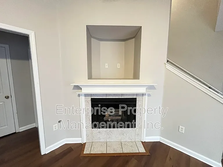 1513 Estacada Way — Photo 3