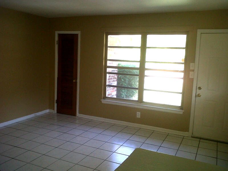 2nd image of 4802 Pawnee Trl #B