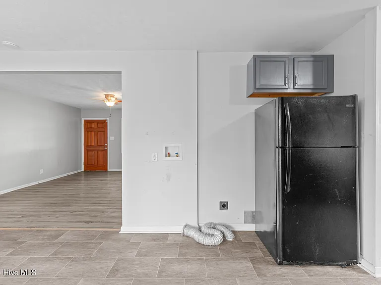 105 Valley Ct — Photo 8