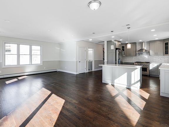 5th image of 238 Yetman Ave