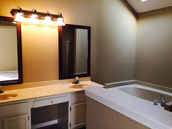 3rd image of 1475 Wood Trail Cir