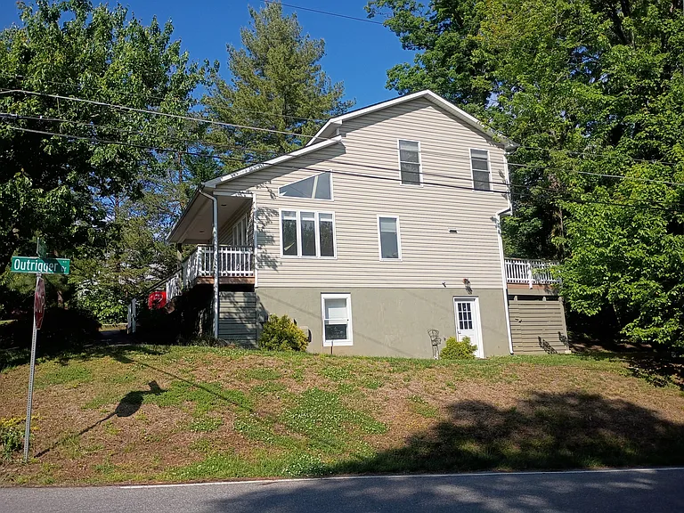 607 Overhill Dr — Photo 5