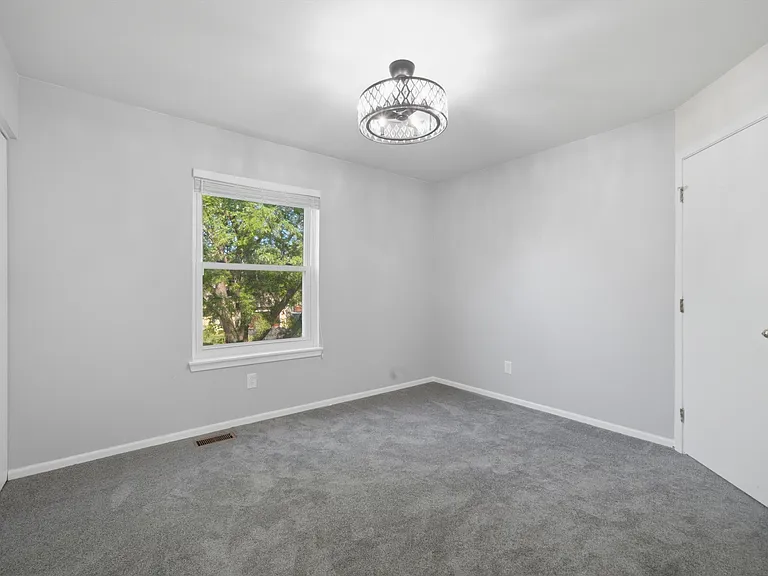 1912 Redwood Ln — Photo 15