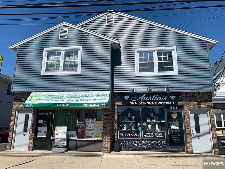 635 Ridge Rd #B — Photo 1