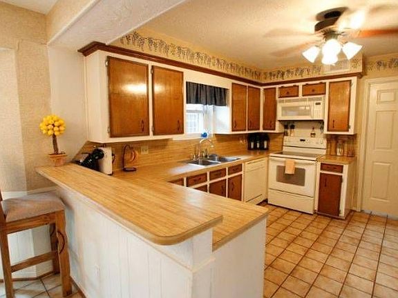 Breakfast Bar in Kitchen