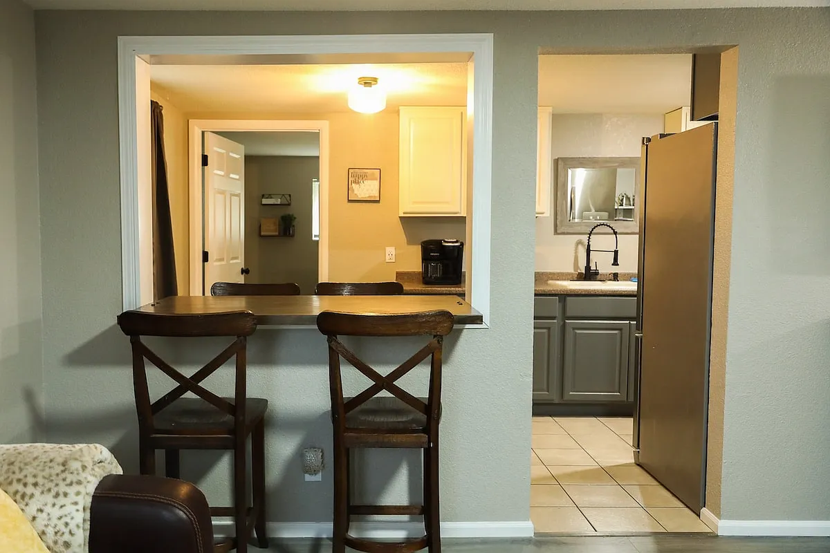 3 bed, 892 sqft, $1,900 — Photo 2