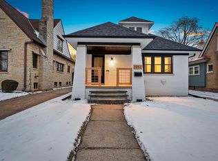 1952 N 86th St, Wauwatosa, WI