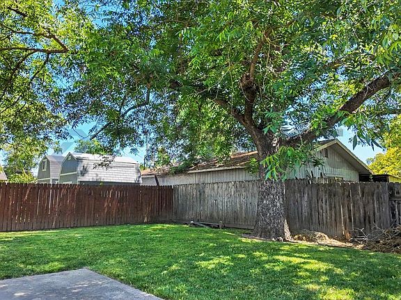4th image of 2727 57th St #1