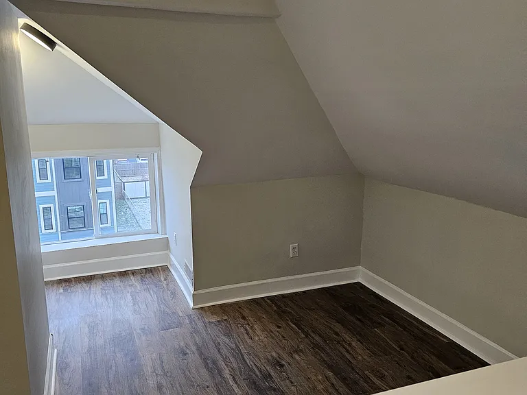 2033 Carrollton Ave — Photo 19