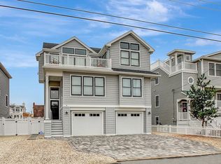 14 E Cape Cod Ln, Brant Beach, NJ 08008