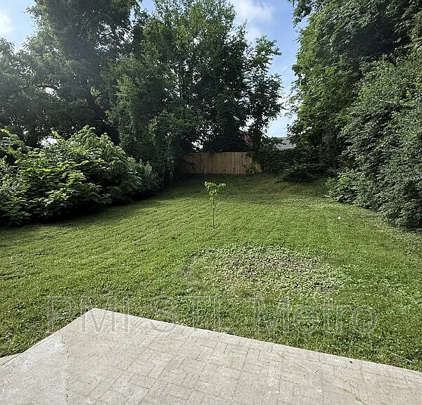 528 Royal Ave — Photo 7