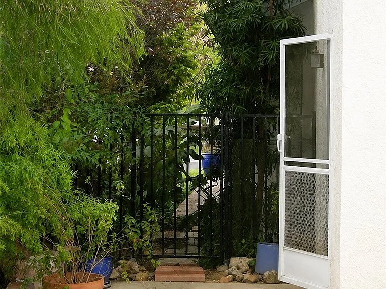 523 N Park Springs Ct — Photo 7